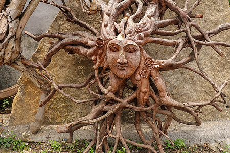 太阳的脸是树根做的 木制装饰 干纤维文化精神工艺乌布手工业市场雕刻雕像木头街道图片