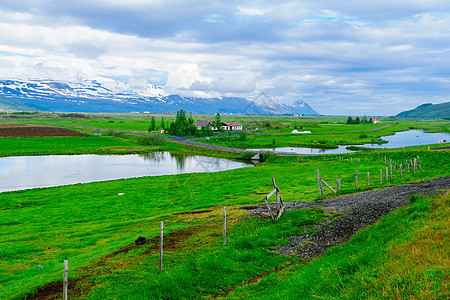 冰岛东北部的乡村地貌和景观旅行草地天空绿色农村爬坡土地旅游农场国家图片