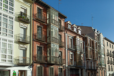 西班牙北西班牙的典型阳台 西班牙巴利亚多利德建筑学城市大教堂旅行景观历史街道教会建筑历史性图片