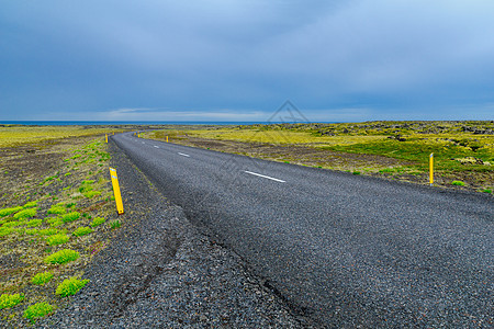 半岛的公路和景观绿色海洋戏剧性地标爬坡荒野旅游天空旅行全景图片