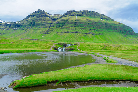 风景和柯尔丘费尔斯福斯瀑布绿色美丽火山旅行溪流爬坡锥体全景天空地标图片