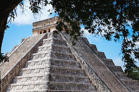 古库库肯的玛雅寺庙金字塔     墨西哥尤卡坦伊查奇钦图片