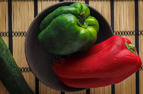 甜豆 绿胡椒 红胡椒和黄瓜 外婆的厨房 注 请看下图黑色红色饮食胡椒农业营养蔬菜绿色烹饪果园图片