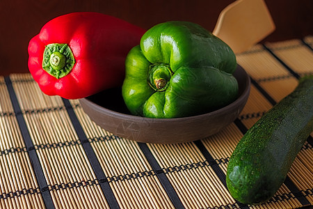 甜豆 绿胡椒 红胡椒和黄瓜 外婆的厨房 注 请看下图农业美食黑色蔬菜果园营养饮食红色绿色胡椒图片