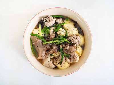 煮猪肉豆腐是泰国菜的汤 味道甜咸 成分鸡蛋豆腐 猪肉末 海藻 蘑菇 香菜 胡椒和葱是健康食品盘子绿色豆腐美食午餐菜汤猪肉蔬菜图片