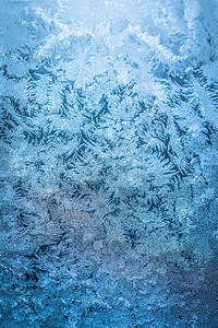 冰晶玻璃自然花纹窗户装饰品寒冷季节背景冻结蓝色水晶宏观雾凇图片
