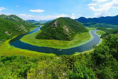 斯卡达尔湖绿色金字石反射金字塔森林旅游公园场景蓝色山脉风景曲线图片