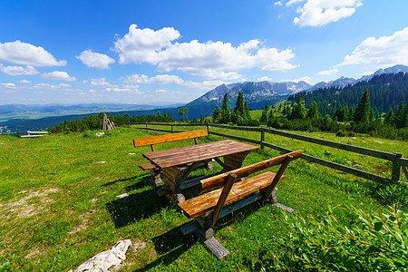 Durmitor 景观绿色天空旅行风景农村岩石草地假期黑色旅游图片