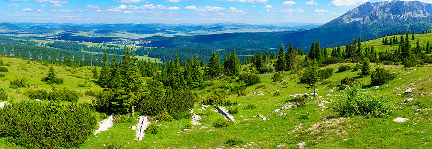 Durmitor 景观和滑雪森林黑色旅行草地美丽蓝色绿色国家岩石假期图片