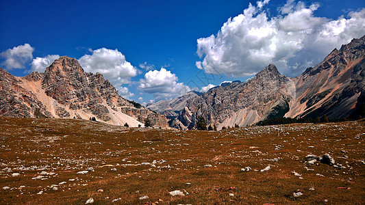 特伦蒂诺阿尔托阿迪埃高山风景天空岩石草地旅游地标山脉公园全景图片