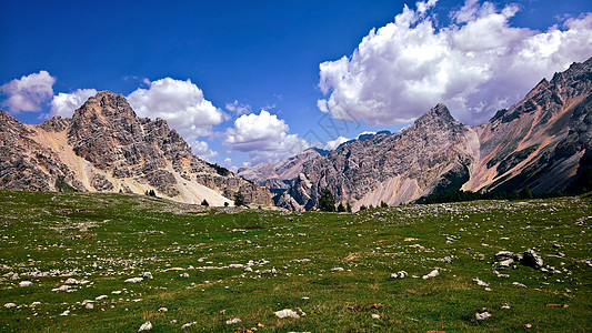 特伦蒂诺阿尔托阿迪埃中音岩石小屋牧场远足首脑风景高山全景草地图片