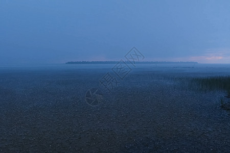 水的角 水的滴落和喷洒 掌声 在水面上倾盆大雨雨滴雷雨海浪倾盆大雨蓝色风景雨量风暴淋浴热带图片