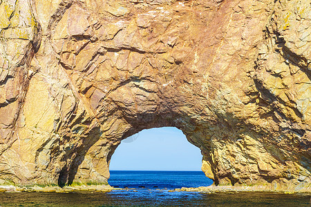 Perce 岩石 在加斯佩半岛的顶端海岸线海湾海洋天空吸引力游客海岸编队质量控制海景图片