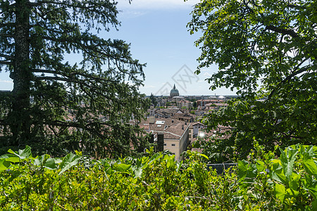 意大利乌丁全景房子爬坡场景中心教会历史文化景观街道市中心图片