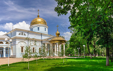 乌克兰伊兹梅尔圣波克罗夫斯基大教堂晴天旅游教会宗教建筑公园街道正方形城市纪念碑图片