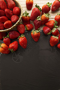 草莓复制空间 配上一小篮草莓酱小吃浆果甜点盘子水果早餐蛋糕诱惑美食饮食图片