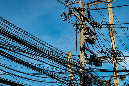 电网传输电力的三相电力传播蓝色天空发电机技术工程危险交流电制造业多相图片