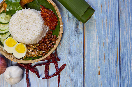 纳西莱马克盘子马来语传统椰子早餐叶子烹饪食物油炸香蕉图片