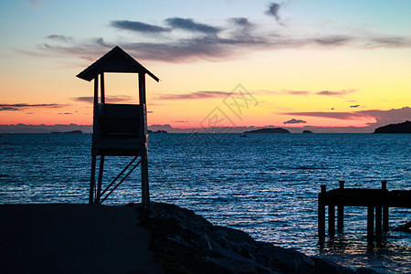 清晨黎明的暮光时刻旅游海岸反射阳光海景海滩天空假期太阳海洋图片