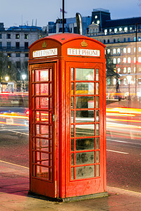 在Lond与历史建筑连接的街头红电话箱首都街道英语民众电讯旅游景观王国文化摊位图片