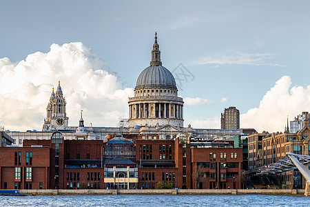 圣保罗教堂 在英国伦敦金时的黄金钟点建筑景观首都天空旅行建筑学圆顶街道城市吸引力图片