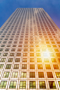 公司办公大楼现代玻璃窗外的现代玻璃 从窗户建筑蓝色摩天大楼景观财富玻璃场景办公室城市图片