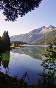 山中湖边山脉天空反射蓝色环境树木公园森林风景旅游图片