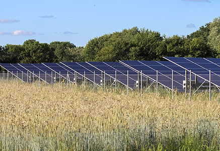 在诺特的一个大公园中利用太阳能模块产生清洁能源气候变化蓝色可持续公用事业环境细胞技术光伏控制板力量图片
