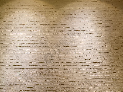 抽象的空风化纹理白砖墙背景 顶部有两盏卤素灯暖光作为聚光灯图片