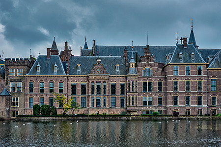 Hofvijver湖和Binnenhof 海牙法庭建筑联盟博物馆摩天大楼景观城市市中心荷卢地标图片