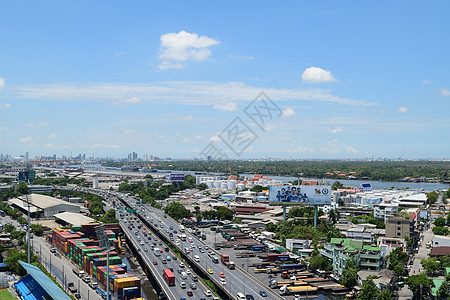 泰国曼谷市的日间日和河内运输以及载货船在泰国天际天空商业城市建筑学大街阳光日光太阳运动图片