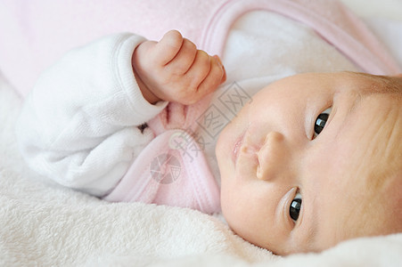 床上甜甜的小新生婴儿投标女儿童年情感床单眼睛生活毯子女孩孩子图片