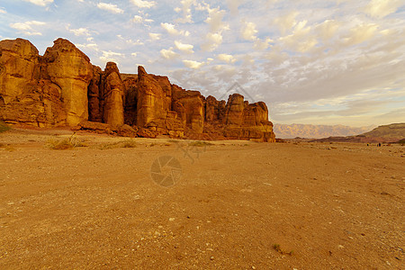 所罗门支柱岩形成 蒂姆纳谷的日落景图片