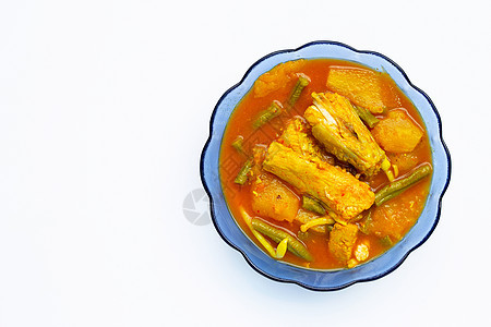 泰国食物 由绿木瓜 长豆子和菠萝制成的苏尔汤图片