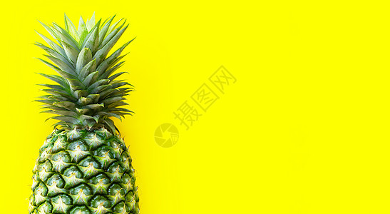 黄色背景的整片菠萝图片