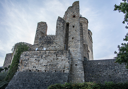 德国最好的保存城堡灰色夹石废墟王朝防御塔历史爬坡蓝色石工中产阶级图片