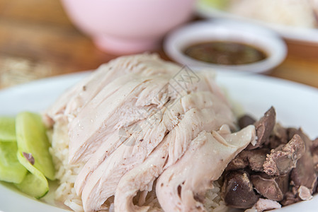 在街边食物中用鸡汤蒸饭的稻米街道蔬菜盘子市场美食餐厅午餐烹饪早餐黄瓜图片