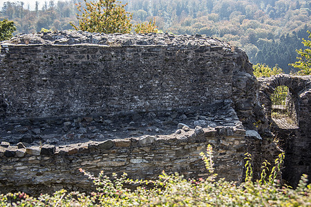 德国最好的保存城堡绿色王朝爬坡灰色格劳拱道天空历史石头废墟图片