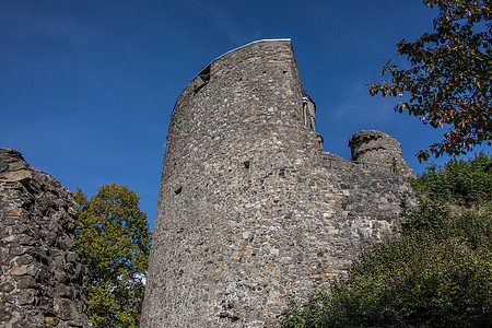 德国最好的保存城堡蓝色历史中产阶级石头格劳王朝灰色天空防御塔爬坡图片