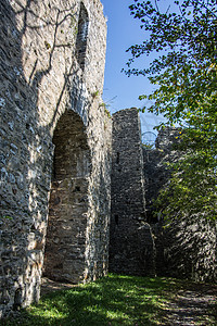 德国最好的保存城堡爬坡废墟中产阶级拱道防御塔堡垒石头石工夹石格劳图片