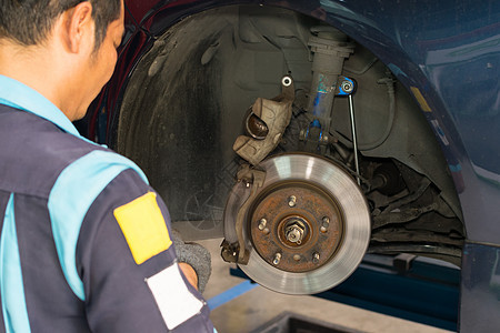 检查汽车刹车系统引擎休息车轮磁盘工作车辆诊断服务机械卡尺图片