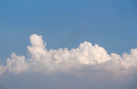 有白云的蓝天空 自然背景天气气氛天堂多云蓝色空气白色太阳晴天阳光图片