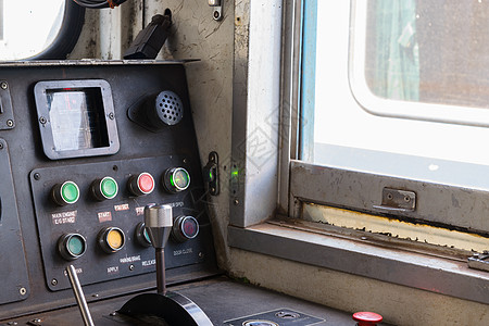 泰国火车驾驶舱交换引擎机器力量车站货运运输控制机械按钮图片