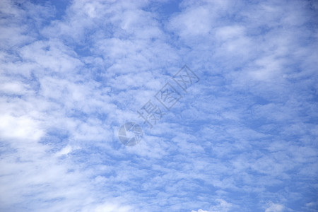 以蓝色天空观察白云多云季节季节性气候天气风景空气白色气氛图片