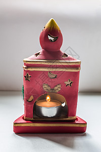 带烛光的圣诞屋情绪白色金属蜡烛情怀陶瓷小屋红色茶色火焰图片