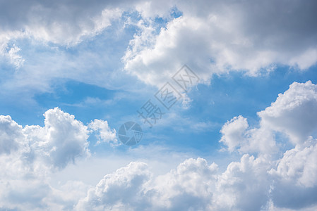 蓝色天空和白云的云彩气氛季节日光晴天气象墙纸活力阳光气候自由图片