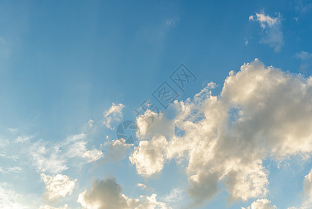 蓝色天空和白云的云彩气候晴天气象气氛天堂活力自由日光场景季节图片