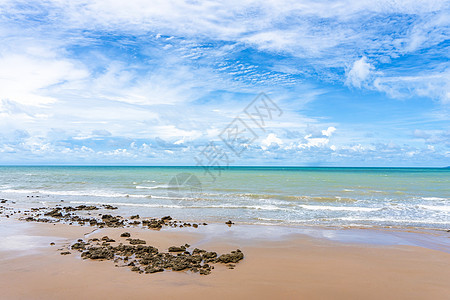 透明蓝色海水背景的视图 A假期天线旅游旅行海滩波纹热带游泳阳光太阳图片