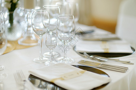 活动晚会或婚礼招待会的表格银器玻璃餐饮陶器蜡烛用餐桌子奢华午餐婚姻图片