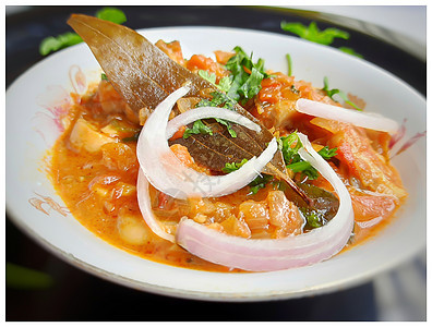 美味的印度辣椒蘑菇肉汁 在白碗里 这是最喜爱的餐厅烹饪食物之一 美食午餐叶子盘子牡蛎油炸蔬菜洋葱图片